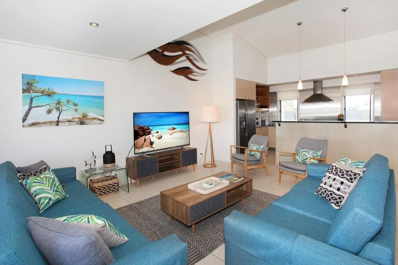 קולום ביץ' Stylish Beachside Holiday Penthouse דירה